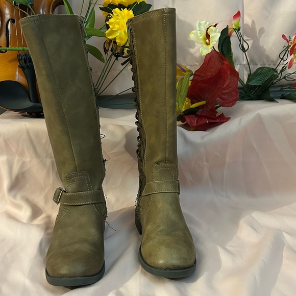 Girls knee high lace up boots - Picture 2 of 15